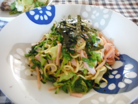 ハムとキャベツの醤油焼きそば